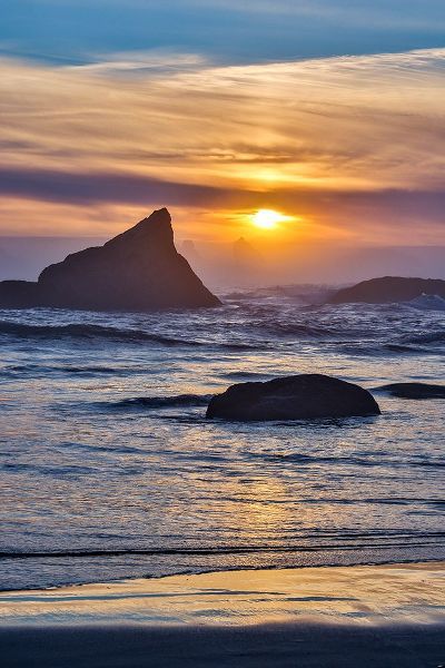 Looney, Hollice 아티스트의 Usa-Oregon-Bandon Bandon Beach-Sunset at the Beach작품입니다.